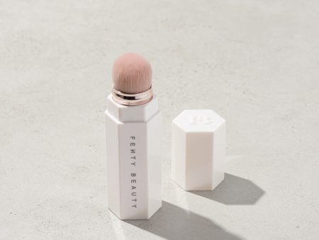 Fenty Beauty- PORTABLE CONTOUR & CONCEALER BRUSH 150 Supply