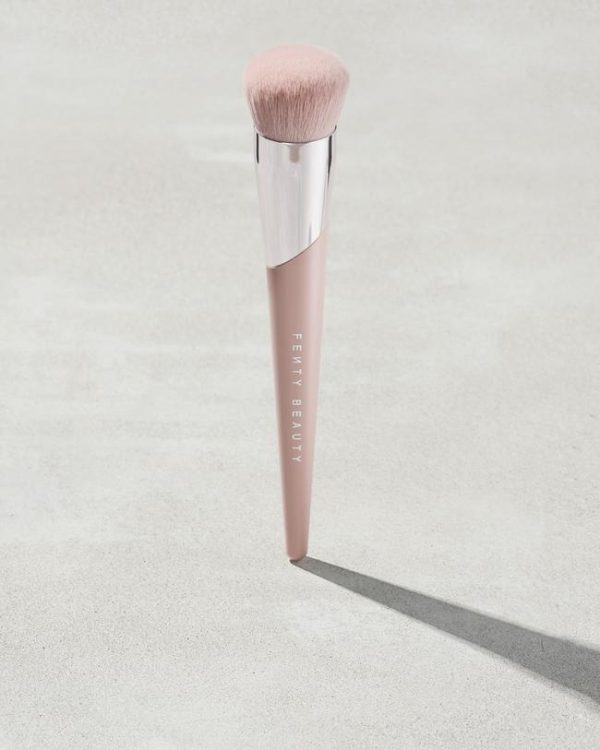 Fenty Beauty- Kabuki Buff Foundation Brush 115 Online Sale